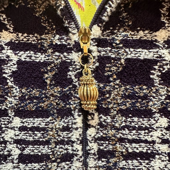 CLEARANCE -- Beautiful and Classy St John’s Knits Skirt Suit - Picture 2 of 6